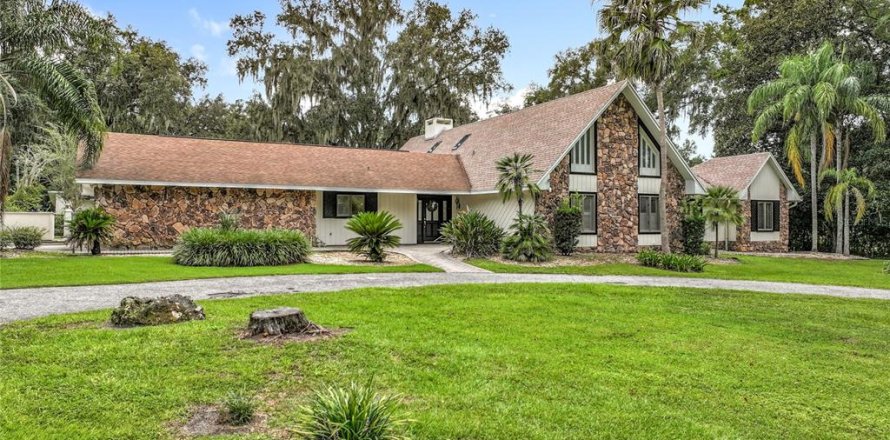 House in Ocala, Florida 5 bedrooms, 402.55 sq.m. № 1917357