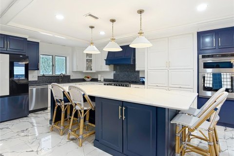 House in Ocala, Florida 5 bedrooms, 402.55 sq.m. № 1917357 - photo 8