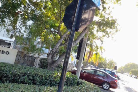Condo in Bay Harbor Islands, Florida, 2 bedrooms  № 1674642 - photo 3