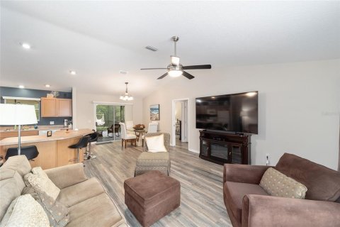 Casa en venta en The Villages, Florida, 3 dormitorios, 129.32 m2 № 1851760 - foto 12