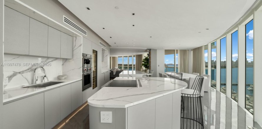 Condo in Miami Beach, Florida, 3 bedrooms  № 2066644