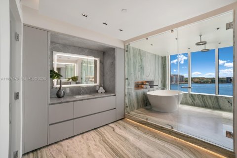 Condo in Miami Beach, Florida, 3 bedrooms  № 2066644 - photo 11