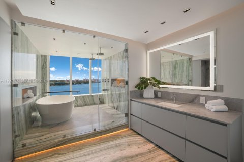 Condo in Miami Beach, Florida, 3 bedrooms  № 2066644 - photo 12