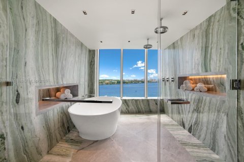 Condo in Miami Beach, Florida, 3 bedrooms  № 2066644 - photo 13