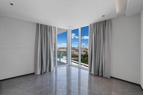 Condo in Miami Beach, Florida, 3 bedrooms  № 2066644 - photo 16