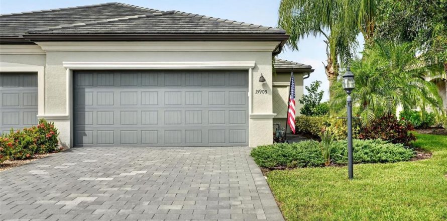 Villa ou maison à LORRAINE LAKES à Bradenton, Floride 3 chambres, 131.36 m2 № 2399291