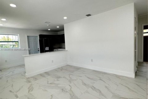 Propiedad comercial en venta en Miami, Florida № 2001391 - foto 6