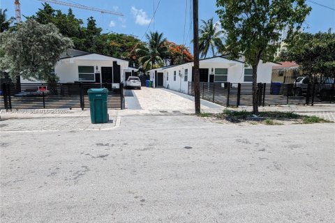 Propiedad comercial en venta en Miami, Florida № 2001391 - foto 3