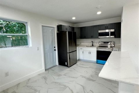 Propiedad comercial en venta en Miami, Florida № 2001391 - foto 7