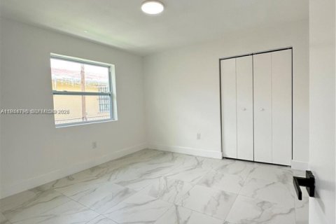 Propiedad comercial en venta en Miami, Florida № 2001391 - foto 12