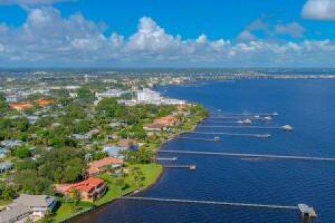 Condo in Stuart, Florida, 4 bedrooms  № 2250406 - photo 19
