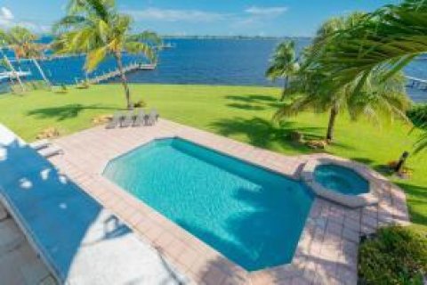 Condo in Stuart, Florida, 4 bedrooms  № 2250406 - photo 25
