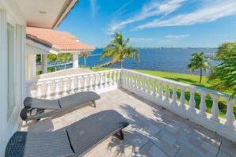 Condo in Stuart, Florida, 4 bedrooms  № 2250406 - photo 24