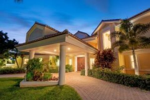 Condo in Stuart, Florida, 4 bedrooms  № 2250406 - photo 4