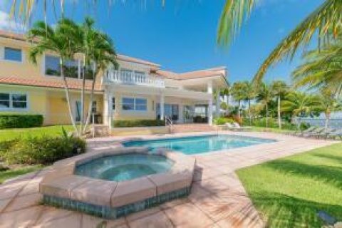 Condo in Stuart, Florida, 4 bedrooms  № 2250406 - photo 27