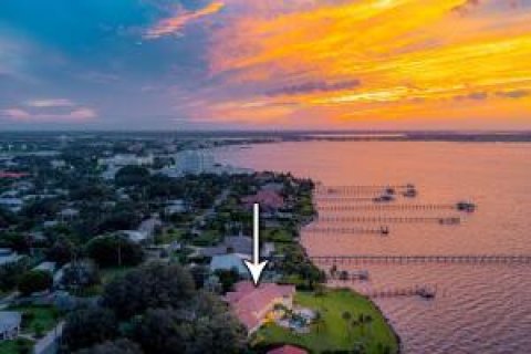 Condo in Stuart, Florida, 4 bedrooms  № 2250406 - photo 9