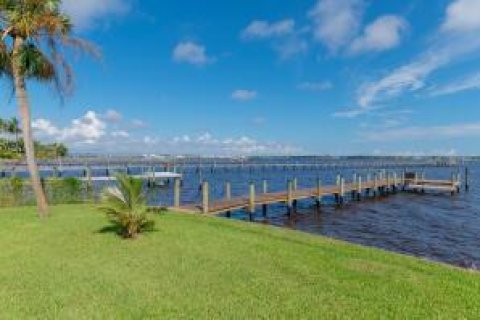 Condo in Stuart, Florida, 4 bedrooms  № 2250406 - photo 28
