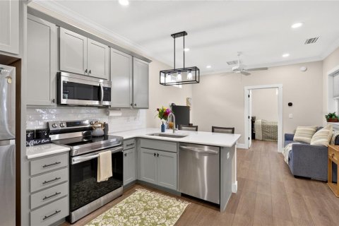 House in Oxford, Florida 2 bedrooms, 71.72 sq.m. № 2403422 - photo 7