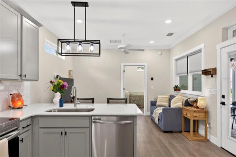 House in Oxford, Florida 2 bedrooms, 71.72 sq.m. № 2403422 - photo 8