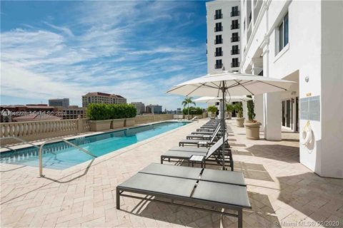 Condominio en alquiler en Coral Gables, Florida, 2 dormitorios, 116.22 m2 № 2002870 - foto 19