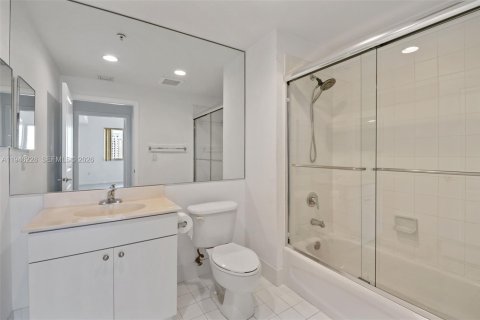Condominio en alquiler en Coral Gables, Florida, 2 dormitorios, 116.22 m2 № 2002870 - foto 9