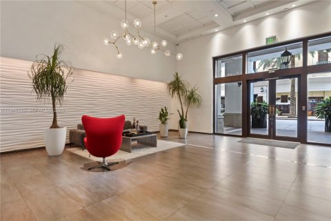 Condominio en alquiler en Coral Gables, Florida, 2 dormitorios, 116.22 m2 № 2002870 - foto 4