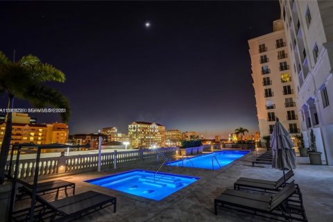 Condominio en alquiler en Coral Gables, Florida, 2 dormitorios, 116.22 m2 № 2002870 - foto 21