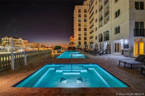 Condominio en alquiler en Coral Gables, Florida, 2 dormitorios, 116.22 m2 № 2002870 - foto 20