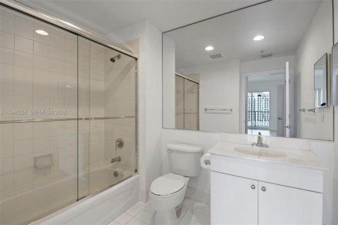 Condominio en alquiler en Coral Gables, Florida, 2 dormitorios, 116.22 m2 № 2002870 - foto 12