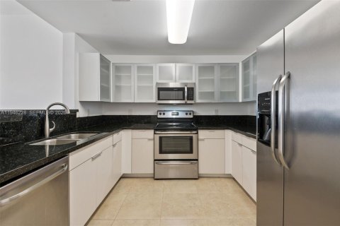 Condominio en alquiler en Coral Gables, Florida, 2 dormitorios, 116.22 m2 № 2002870 - foto 6