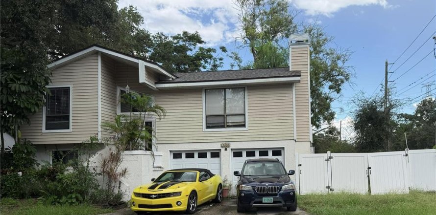 House in Clearwater, Florida 3 bedrooms, 131.92 sq.m. № 2422705