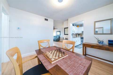 Condo in Lauderhill, Florida, 1 bedroom  № 1868590 - photo 15