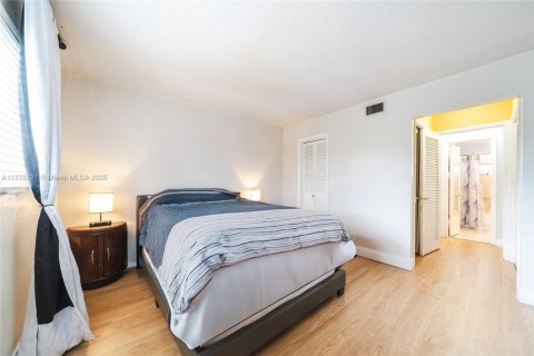 Condo in Lauderhill, Florida, 1 bedroom  № 1868590 - photo 10