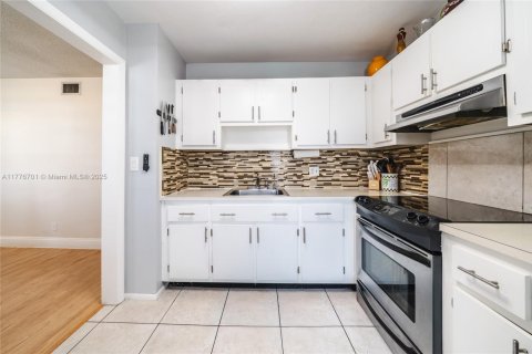 Condo in Lauderhill, Florida, 1 bedroom  № 1868590 - photo 5