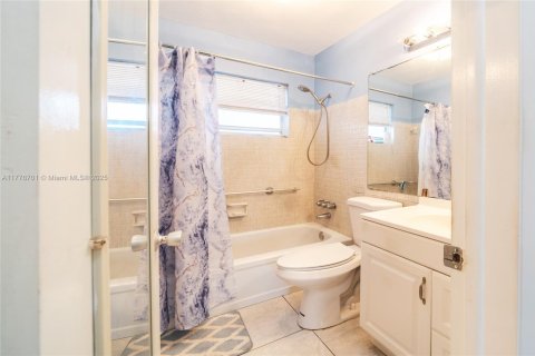 Condo in Lauderhill, Florida, 1 bedroom  № 1868590 - photo 12