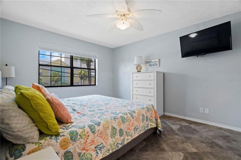 Condo in Dunedin, Florida, 2 bedrooms  № 1747606 - photo 11