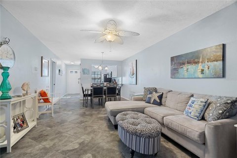 Condo in Dunedin, Florida, 2 bedrooms  № 1747606 - photo 8