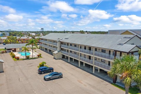 Condo in Dunedin, Florida, 2 bedrooms  № 1747606 - photo 1