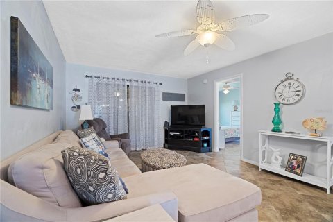 Condo in Dunedin, Florida, 2 bedrooms  № 1747606 - photo 7