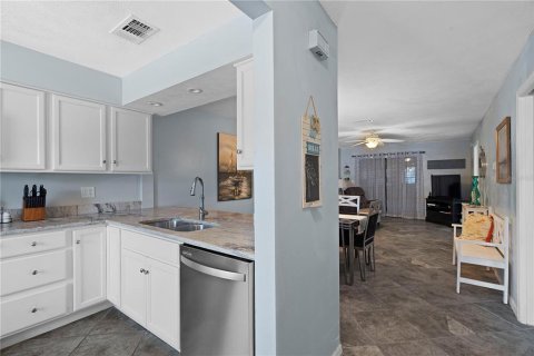 Condo in Dunedin, Florida, 2 bedrooms  № 1747606 - photo 10