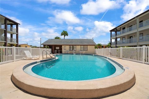 Condo in Dunedin, Florida, 2 bedrooms  № 1747606 - photo 19