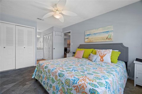 Condo in Dunedin, Florida, 2 bedrooms  № 1747606 - photo 12