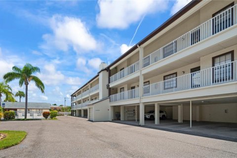 Condo in Dunedin, Florida, 2 bedrooms  № 1747606 - photo 18