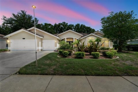 House in Tarpon Springs, Florida 3 bedrooms, 246.75 sq.m. № 2239757