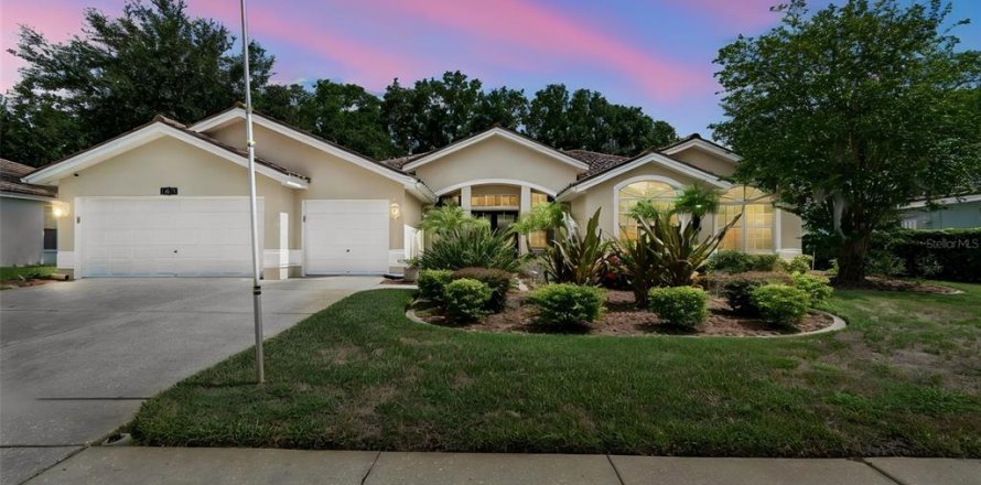 House in Tarpon Springs, Florida 3 bedrooms, 246.75 sq.m. № 2239757