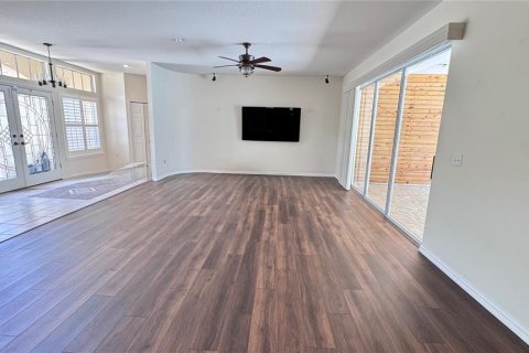 House in Tarpon Springs, Florida 3 bedrooms, 246.75 sq.m. № 2239757 - photo 14