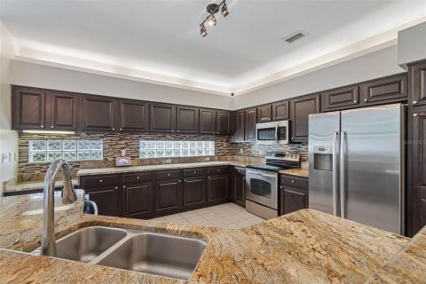House in Tarpon Springs, Florida 3 bedrooms, 246.75 sq.m. № 2239757 - photo 20