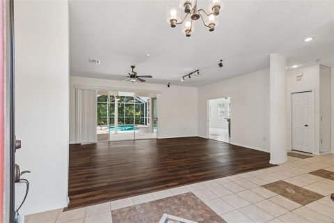 House in Tarpon Springs, Florida 3 bedrooms, 246.75 sq.m. № 2239757 - photo 11