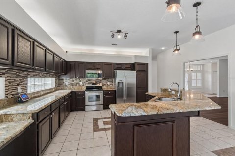 House in Tarpon Springs, Florida 3 bedrooms, 246.75 sq.m. № 2239757 - photo 23
