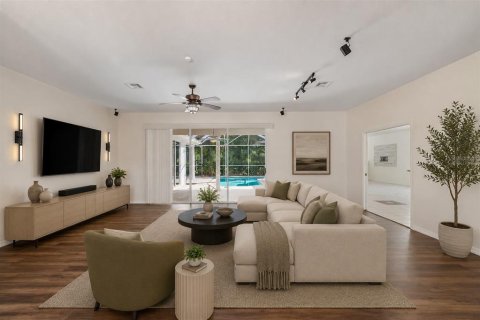House in Tarpon Springs, Florida 3 bedrooms, 246.75 sq.m. № 2239757 - photo 12